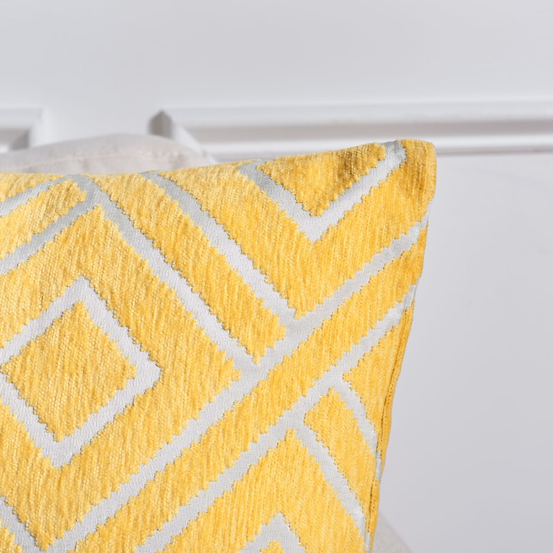 SAFAVIEH Suule Geometric Accent Throw Pillow