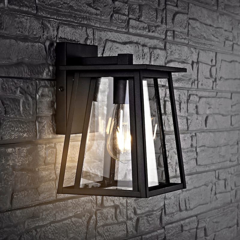 SAFAVIEH Brita Outdoor Wall Lantern - 7.3"x6.8"x9.5" - 7Wx7Dx10H