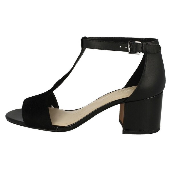 clarks t strap sandals