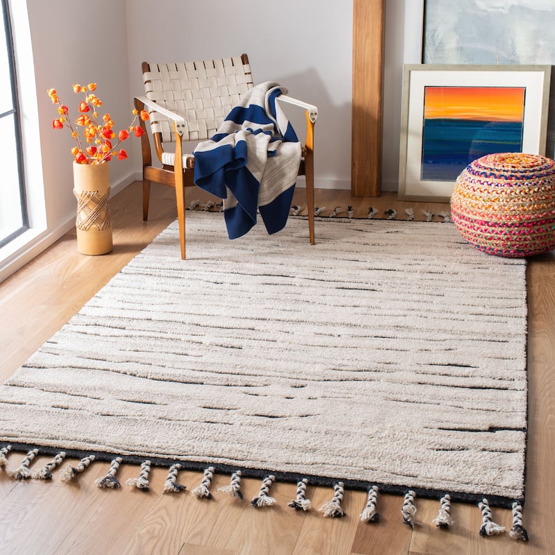 SAFAVIEH Hand-Knotted Casablanca Shag Siret Tribal Wool Rug - 5' x 8' - Charcoal/Ivory