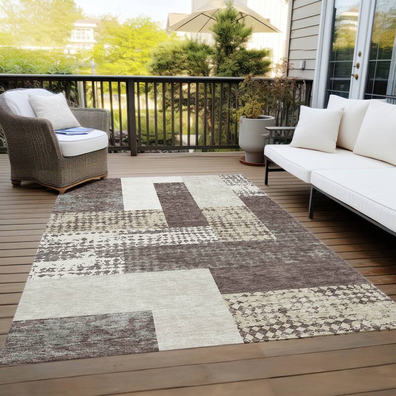 Machine Washable Indoor/ Outdoor Modern Blocks Chantille Rug