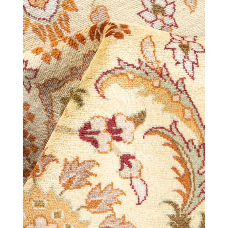 Overton Handknotted Wool Traditional Oriental Ivory Area Rug - 4' x 6'