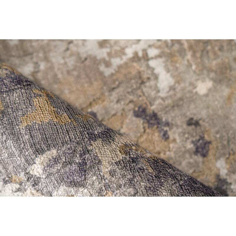 EXQUISITE RUGS Laureno Hand-knotted Bamboo Silk Grey Area Rug.