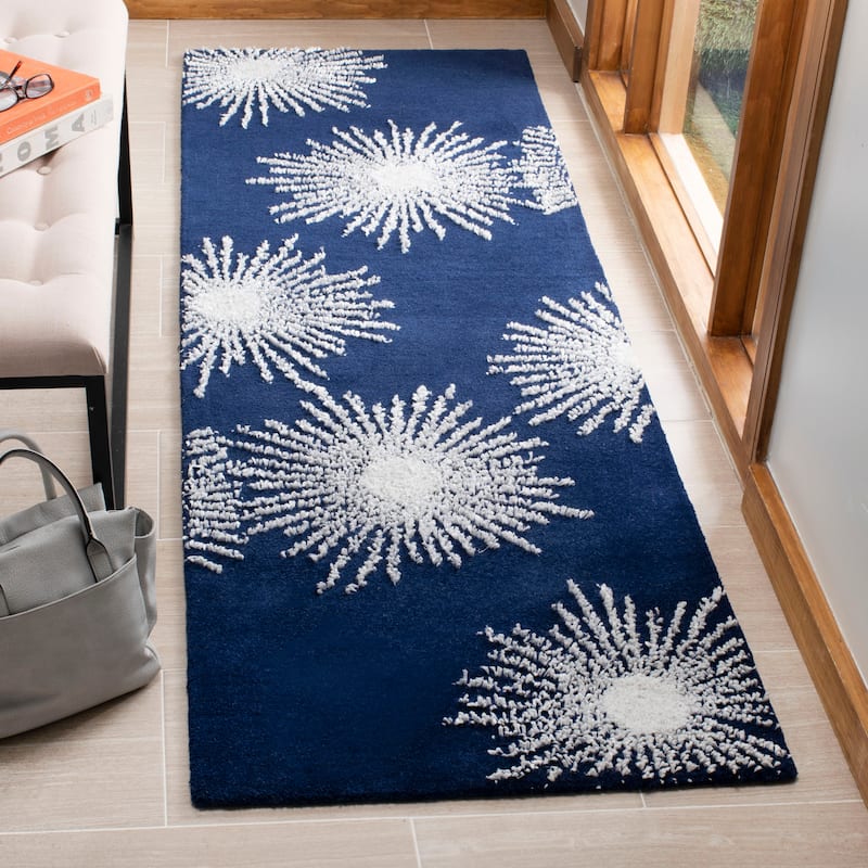SAFAVIEH Handmade Soho Miyase Burst New Zealand Wool Rug - 2'6" x 8' Runner - DarkBlue/Ivory