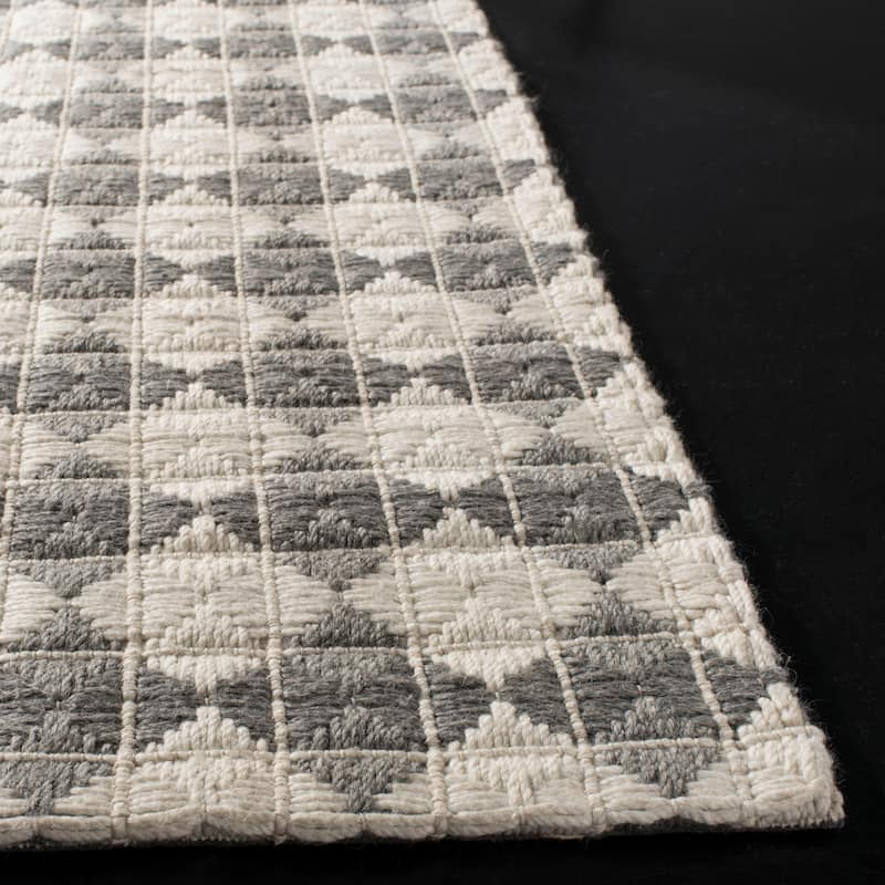 SAFAVIEH Handmade Natura Mariechen Wool Rug