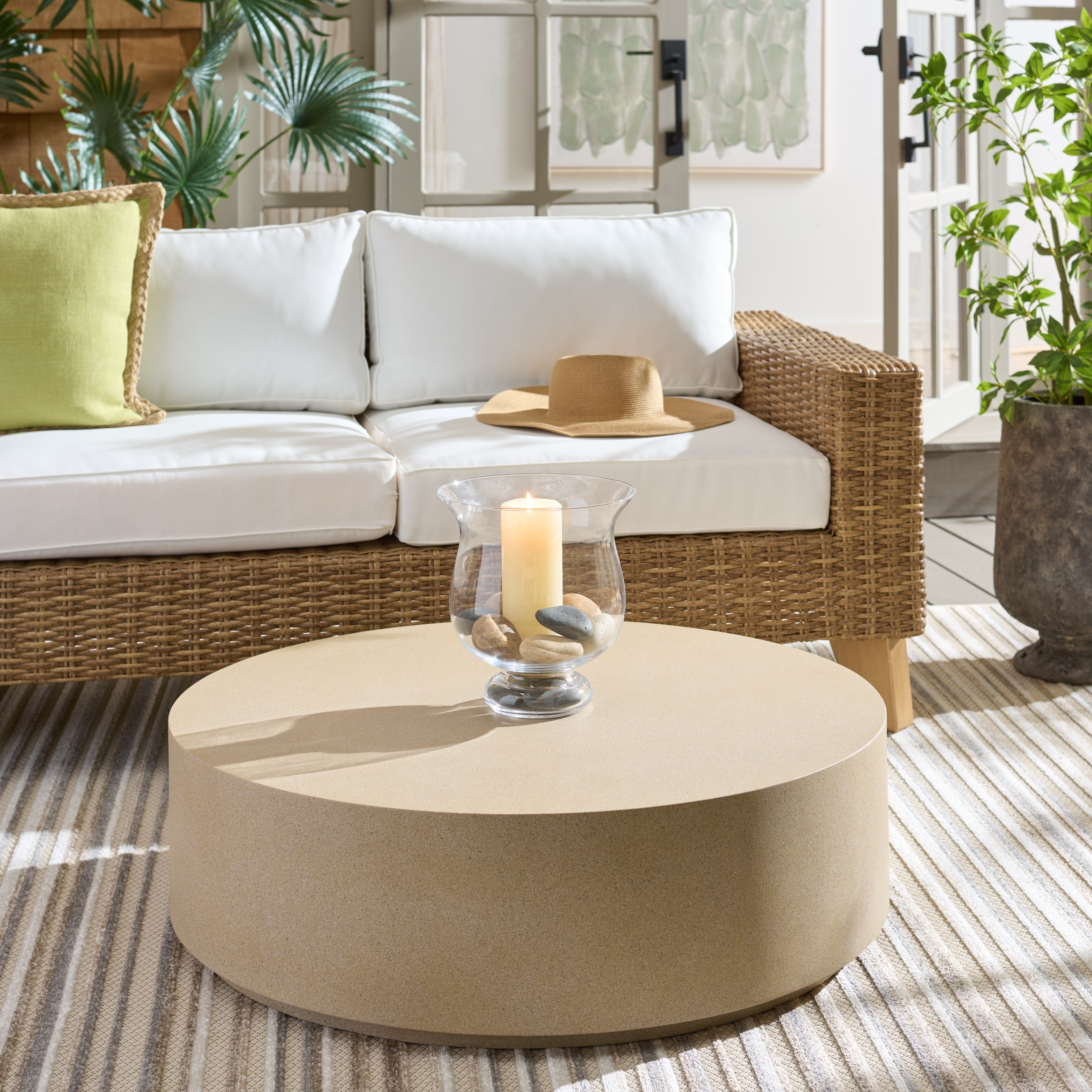 SAFAVIEH Outdoor Patio Furniture Tina Round Coffee Table, Modern Low Profile Table for Indoor and Outdoor Use