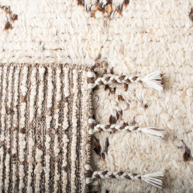 SAFAVIEH Hand-Knotted Kenya Noemi Moroccan Wool Tassel Rug