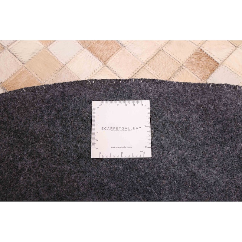 ECARPETGALLERY Handmade Cowhide Patchwork Beige Leather Rug - 5'1 x 5'1