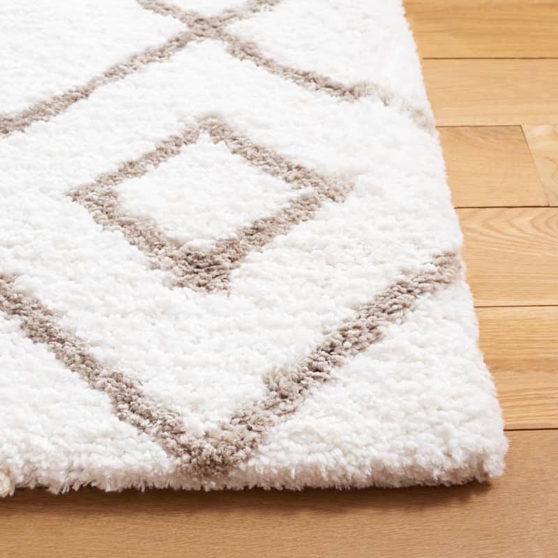 SAFAVIEH Handmade Toronto Shag Shaniqua Polyester Rug
