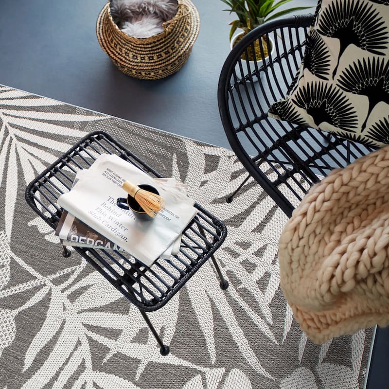 Contemporary Tropical Leaves Indoor/Outdoor Flatweave Waterproof Backyard Patio Area Rug