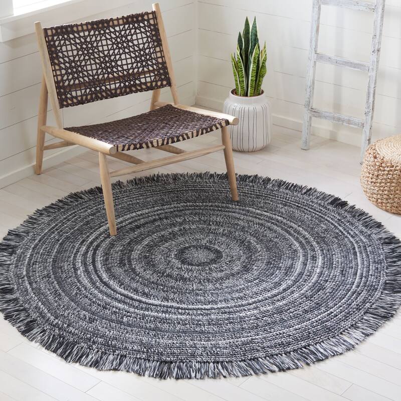 SAFAVIEH Handmade Braided Pelagia Fringe Round Rug - 4' Round - Black/Ivory