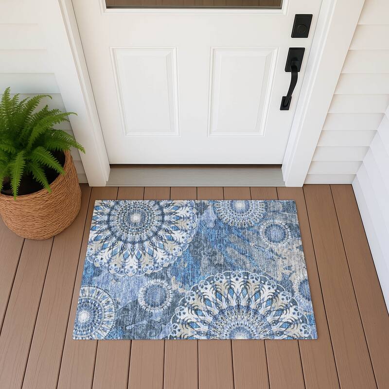 Machine Washable Indoor/ Outdoor Traditional Pinwheel Chantille Rug - Blue - 1'8" x 2'6"