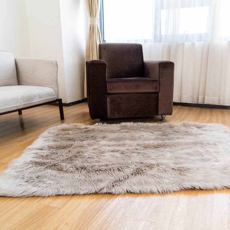 Silver Orchid Parrott Faux Fur Sheepskin Area Rug - 3' x 5' - Light Brown