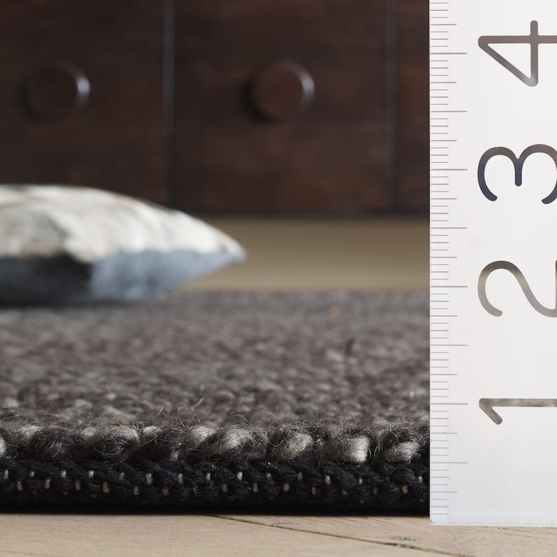 SAFAVIEH Handmade Natura Eduina New Zealand Wool Rug