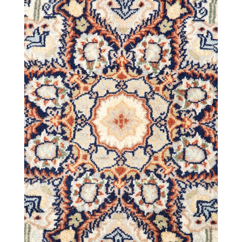 Overton Handknotted Wool Traditional Oriental Ivory Area Rug - 4' x 6'