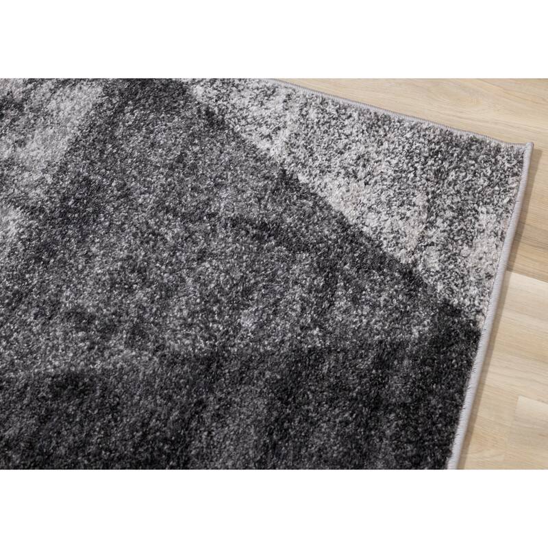 Flynn Collection - Grey/Cream Distressed Diamonds Rug