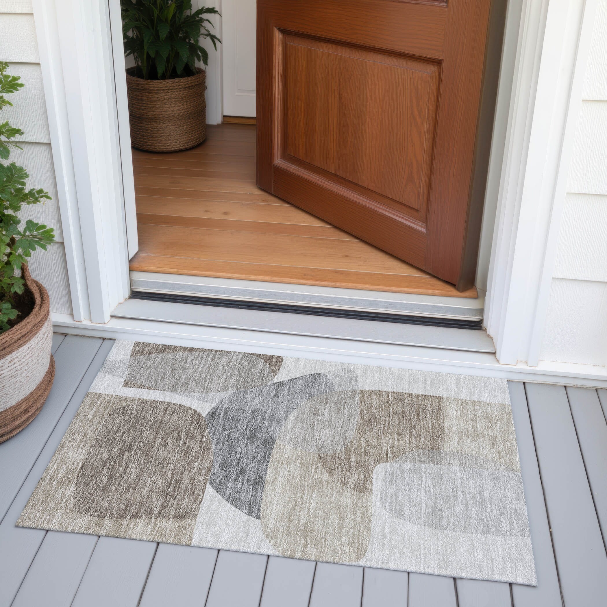 Machine Washable Indoor/Outdoor Contemporary Charm Chantille Rug