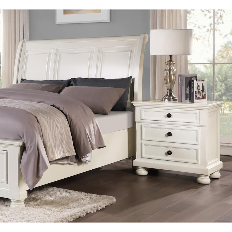 White Finish Bedroom Set 3pcs Platform Bed and 2x Nightstands