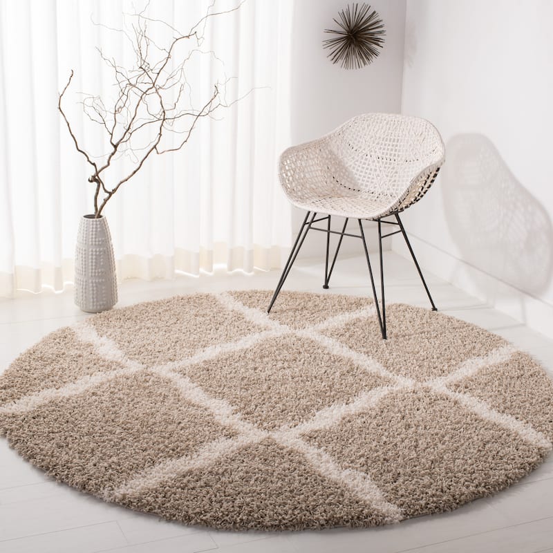 SAFAVIEH Dallas Shag Hacer Trellis 1.5-inch Thick Rug - 6' x 6' - Beige/Ivory - Square/Runner