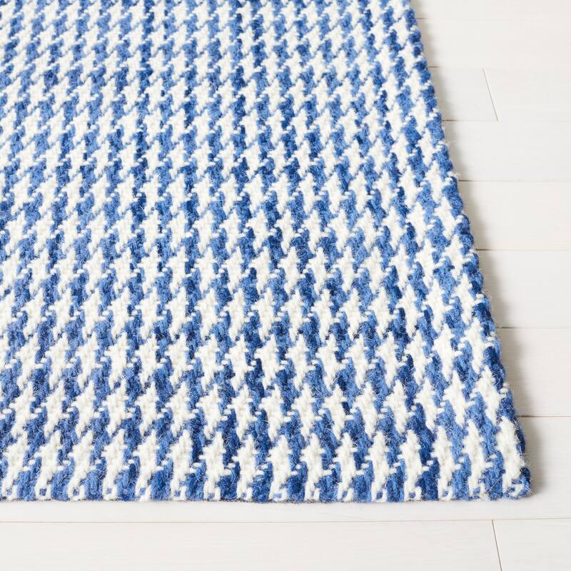 SAFAVIEH, Handmade Marbella Nahed Wool Rug