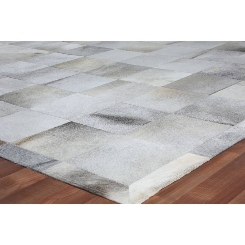 EXQUISITE RUGS Natural Hide Hand-stitched Leather Hide Silver Area Rug.