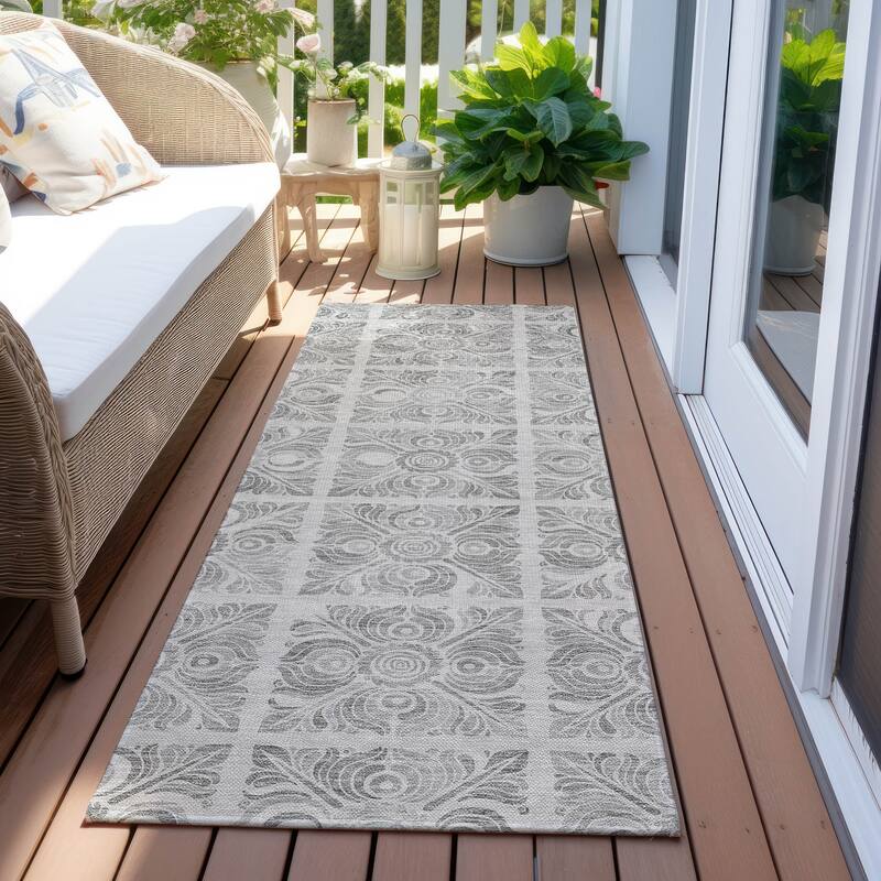 Machine Washable Indoor/ Outdoor Chantille Mosaic Rug - Silver - 2'3" x 7'6"