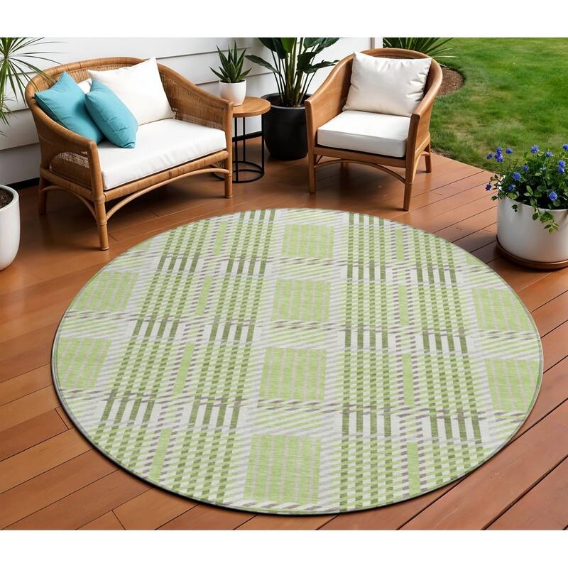 HomeRoots Plaid Transitional Rectangle Outdoor Rug - 8' Round