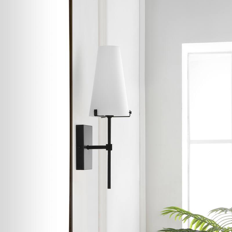 SAFAVIEH Lighting Ninako 7-inch Wall Sconce (LED Bulbs Included) - 6 In. W x 6.8 In. D x 18.5 In. H - 6Wx7Dx19H