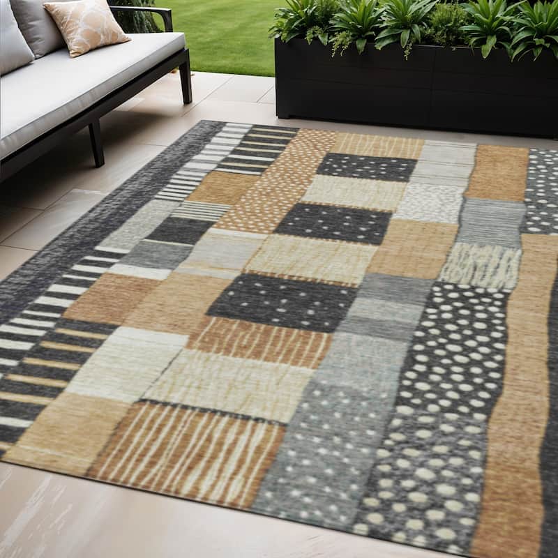 HomeRoots Geometric Transitional Rectangle Outdoor Rug - 5' X 8'
