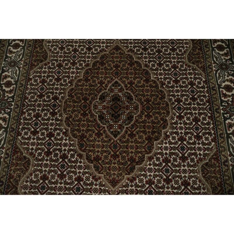 Hand Knotted Oriental 100% Wool Carpet Traditional Floral Beige & Ivories Tabriz-Mahi Area Rug - 6' 0'' X 4' 0''