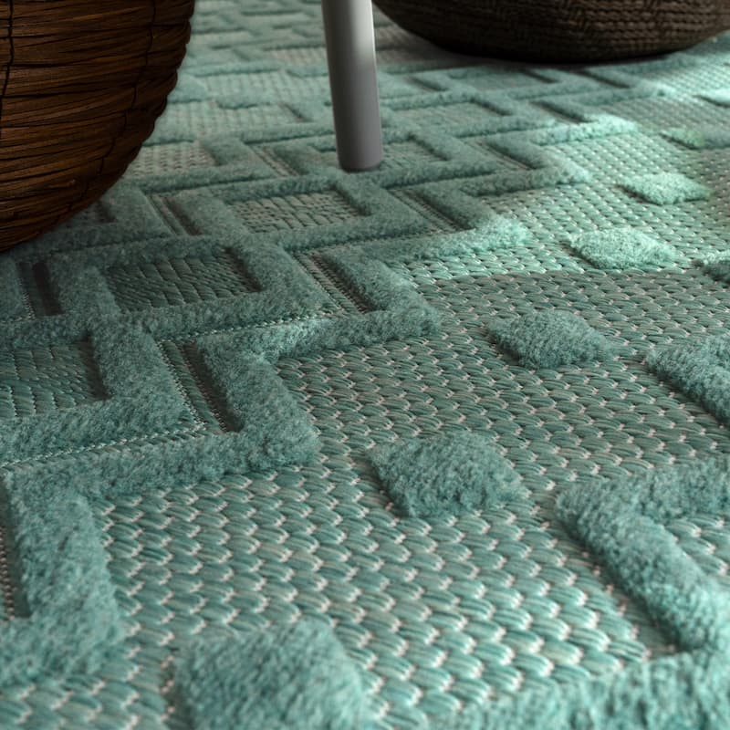Indoor & Outdoor Rug With Geometric Trellis High-Low Pattern