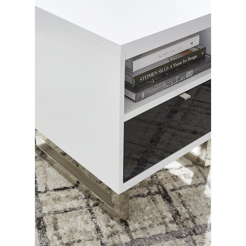 Signature Design by Ashley Gardoni White/Black Chairside End Table - 19.75" W x 24.25" D x 25" H