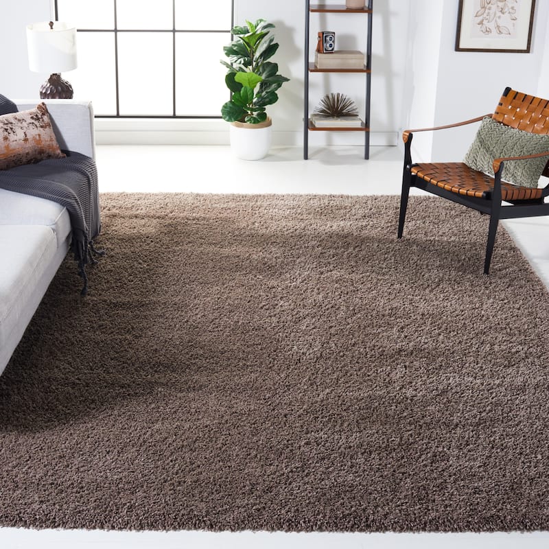 SAFAVIEH Santa Monica Shag Einara 2-inch Thick Area Rug - 6'7" x 9'6" - Taupe - Rectangle