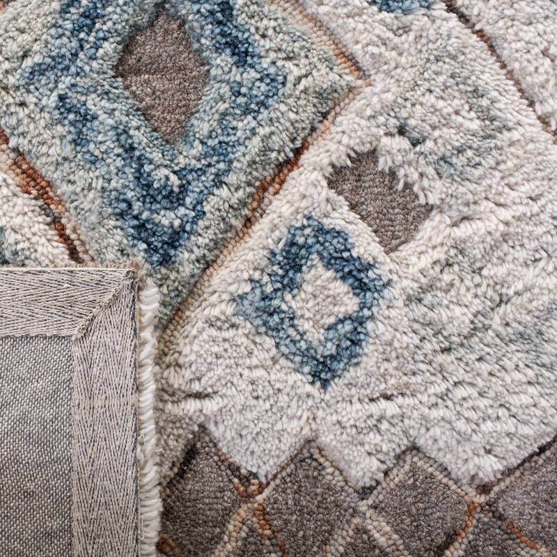 SAFAVIEH Handmade Casablanca Shag Grainne Tribal Wool Rug