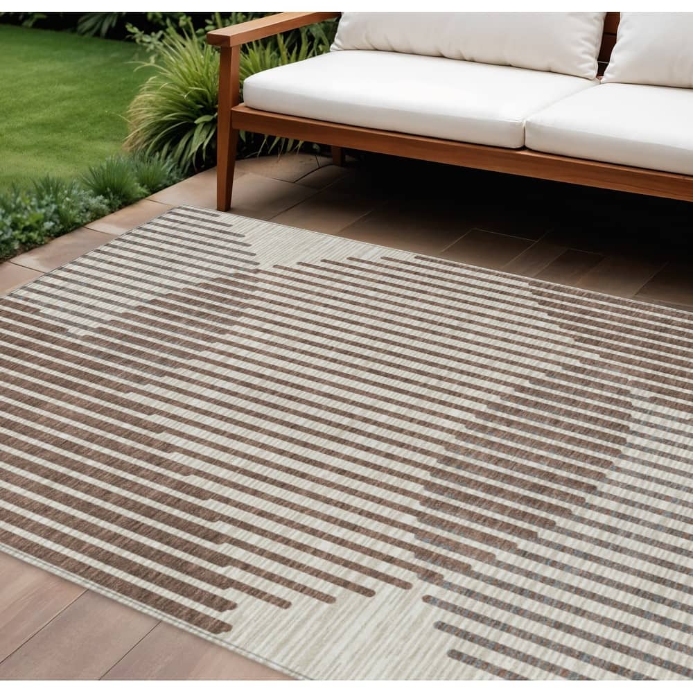 HomeRoots Geometric Transitional Rectangle Outdoor Rug