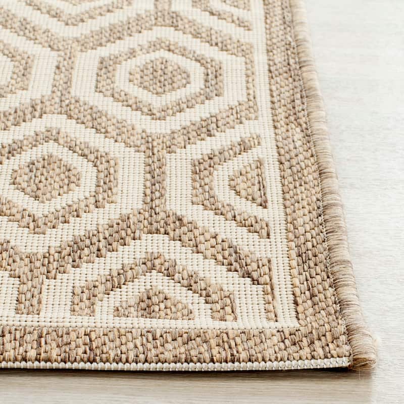 SAFAVIEH Courtyard Carolee Indoor/ Outdoor Patio Backyard Rug