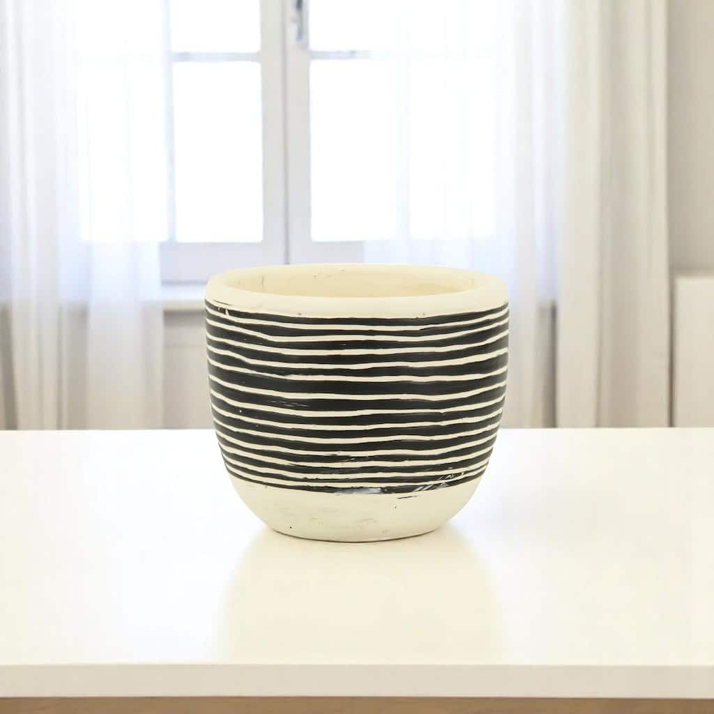 HomeRoots Black And White Ceramic 39 Ounce Striped Round Distressed Pot Planter - 5.75 in. x 4.75 in. x 5.75 in.