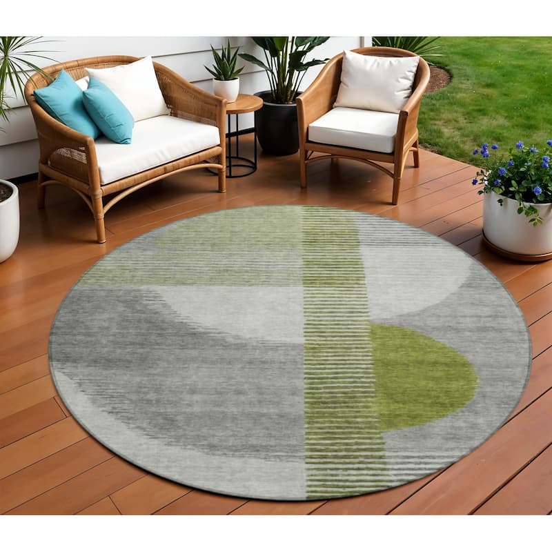 HomeRoots Geometric Transitional Rectangle Outdoor Rug - 8' Round