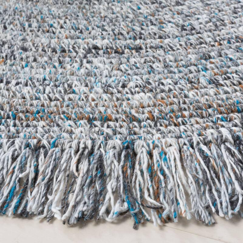 SAFAVIEH Handmade Braided Pelagia Fringe Round Rug