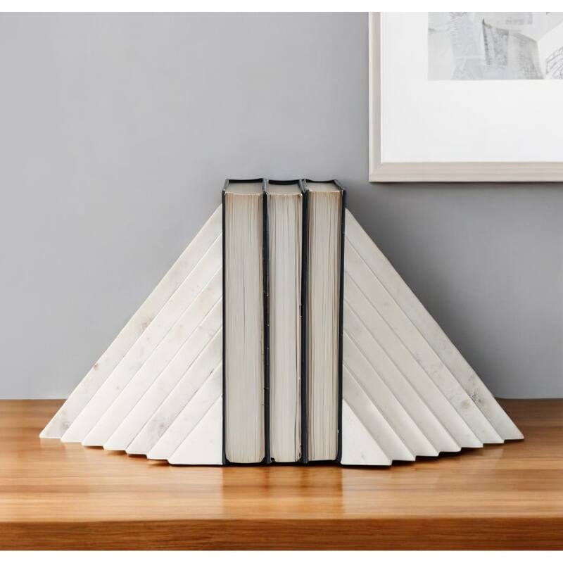 HomeRoots Set of Two 9" White Polyresin Decorative Bookends - 9.25" H x 5.25" W x 7" D