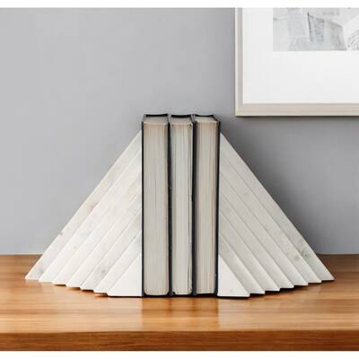 HomeRoots Set of Two 9" White Polyresin Decorative Bookends - 9.25" H x 5.25" W x 7" D