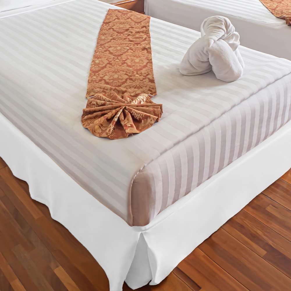 Superior Solid Microfiber Wrinkle-Resistant 15-inch Drop Bedskirt