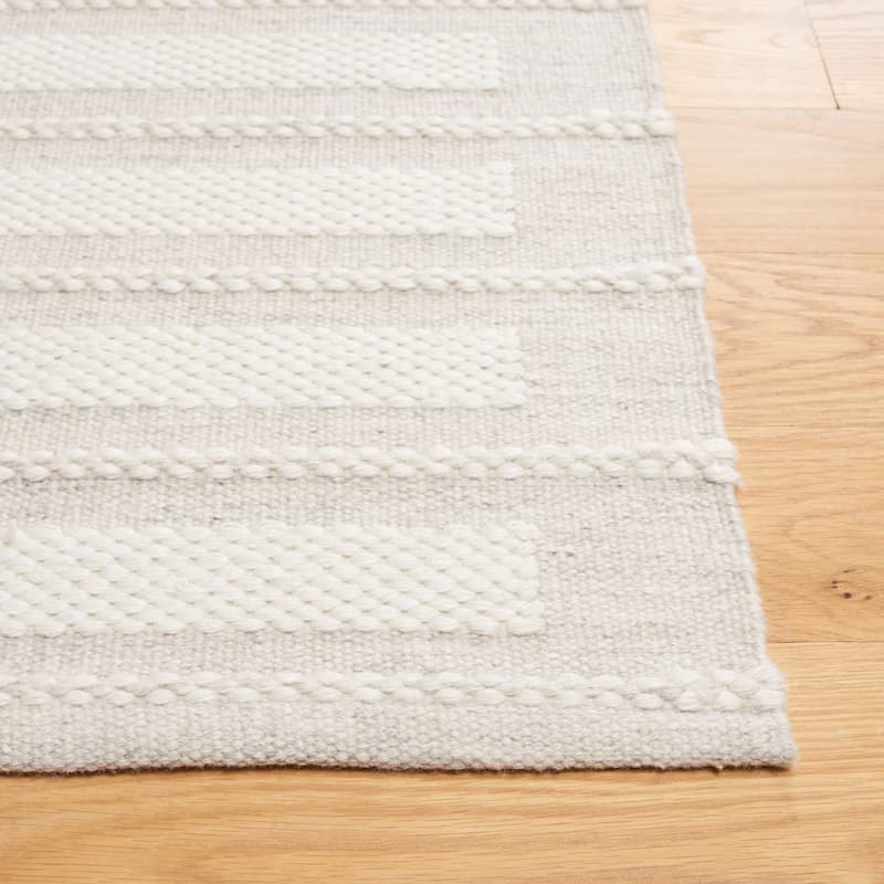 SAFAVIEH Handmade Kilim Chuan Farmhouse Stripe Rug