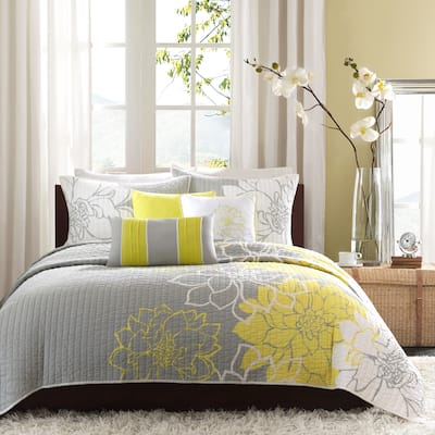 Madison Park Brianna 6 Piece Printed Cotton Quilt Set with Throw Pillows