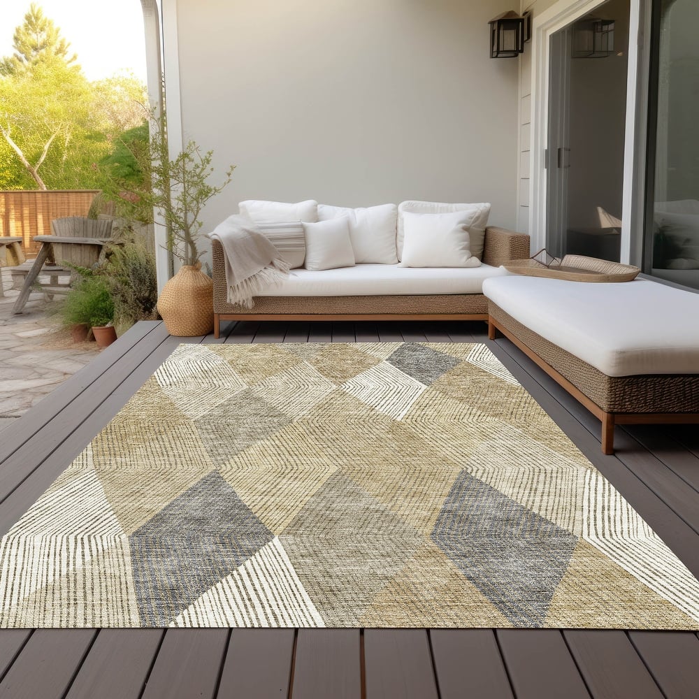 Machine Washable Indoor/ Outdoor Diamond Stripes Chantille Rug