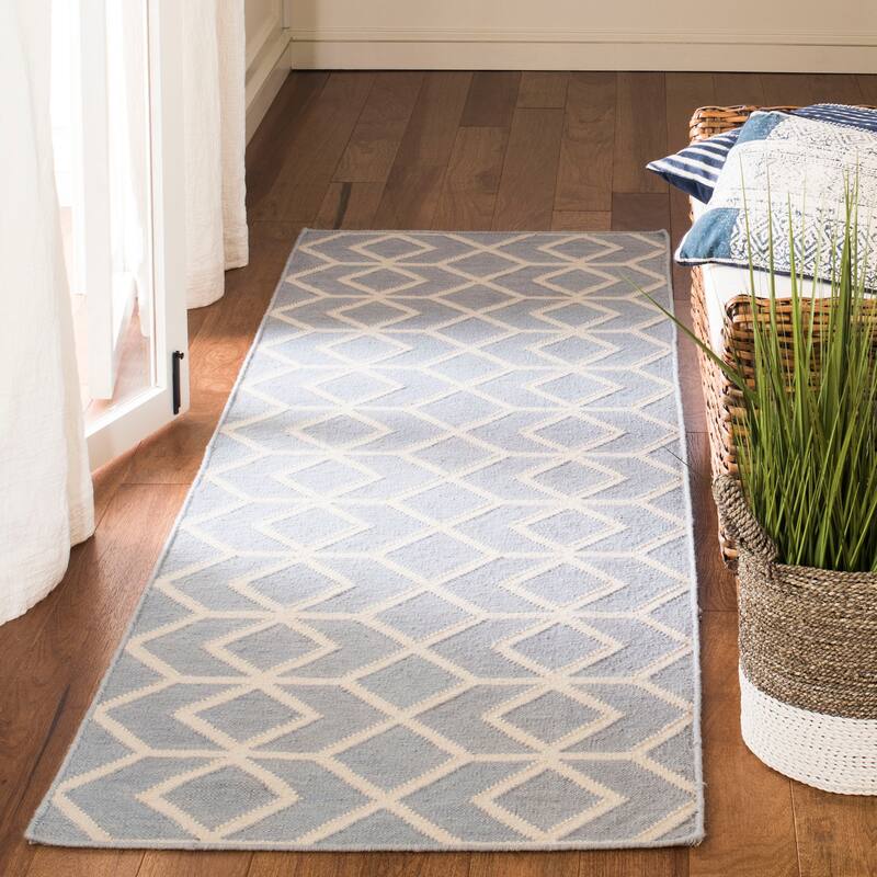 SAFAVIEH Handmade Flatweave Dhurries Kruttika Modern Moroccan Wool Rug - 2'6" x 8' Runner - Blue/Ivory