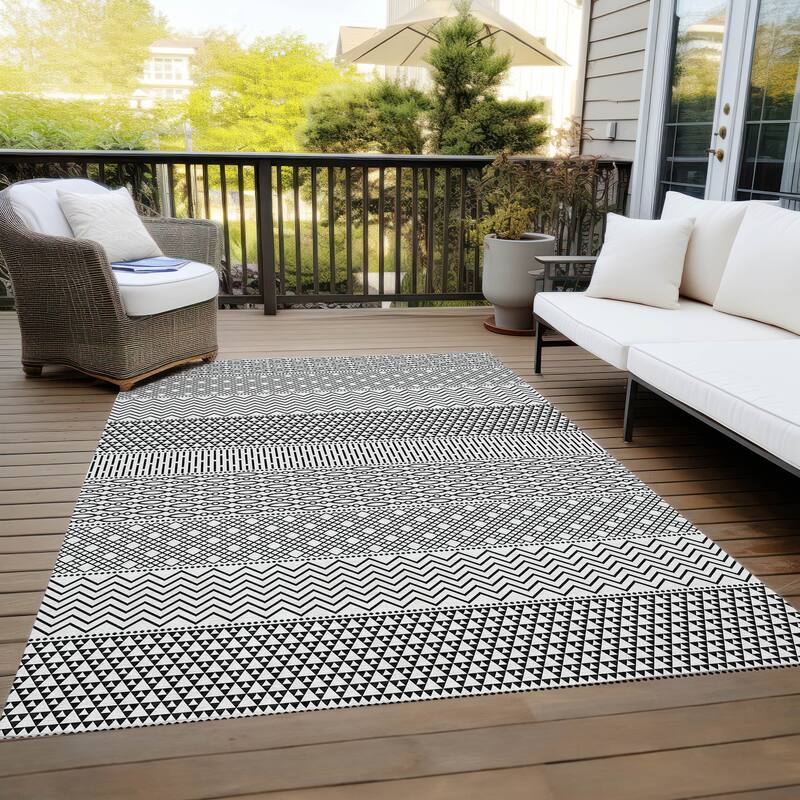 Machine Washable Indoor/ Outdoor Modern Stripes Chantille Rug