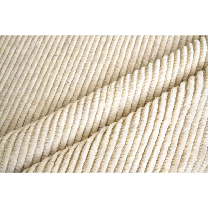 EXQUISITE RUGS Kaza Hand-knotted New Zealand Wool White/Ivory Area Rug.