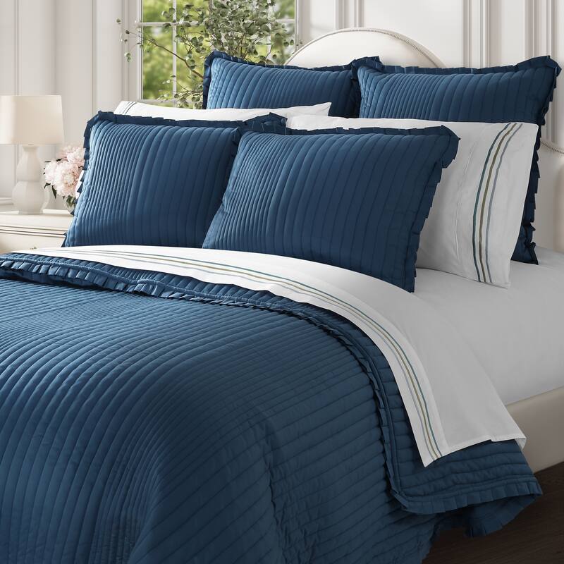 Meadow Blue Quilt Set