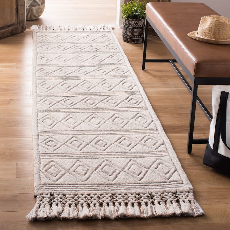 SAFAVIEH Handmade Casablanca Shag Kostja Tribal Wool Rug - 2'3" x 8' Runner - Silver